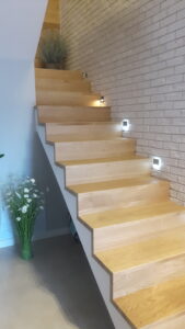 schody drewniane na beton